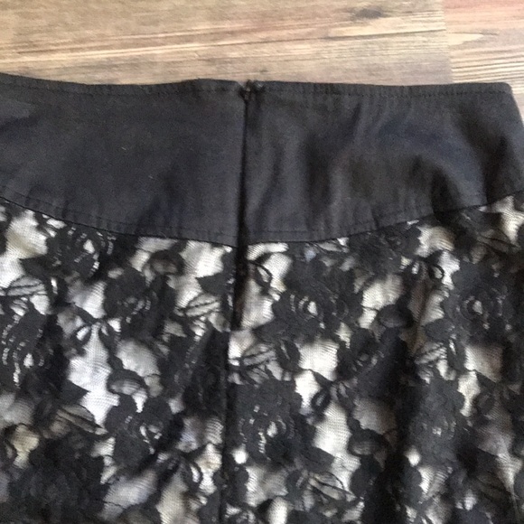 Le chateau lace pencil skirt - Picture 3 of 4